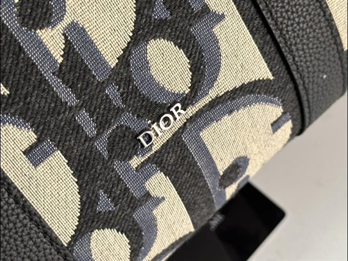 2025228Y 700P203146813